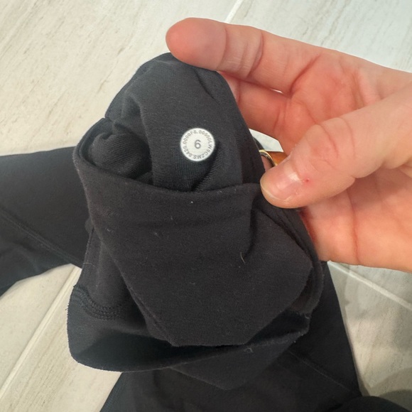 Lululemon Unlimit High-Rise Tight 25” - Size 6 - Picture 6 of 10